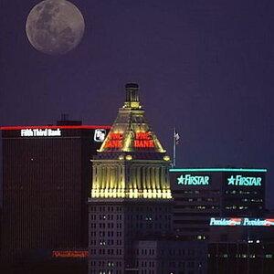 moon_over_the_banks