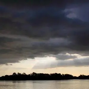 jul11photo31_-_Clouds_over_the_lake3