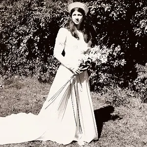 b&w  bride