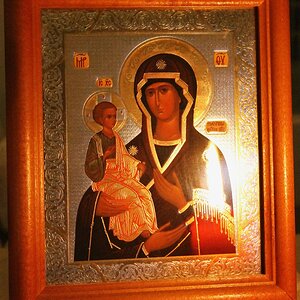 The Virgin Mary with the Child Jesus and a mirrord light