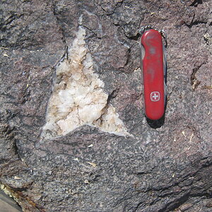 Star Trek rock found near Area 51, NV. ooooooo...