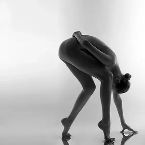 B&W - Nude girl - sexy dance 4