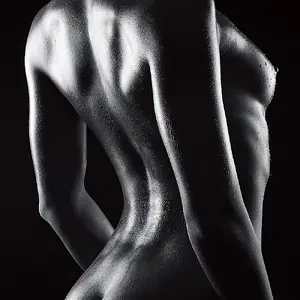 Nude girl - Black and White Body Lines