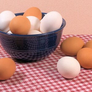 Eggs_in_a_bowl_II