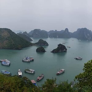 Vinh Ha Long Bay