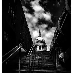 Approaching St Paul's...