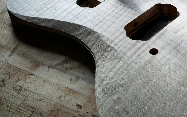 3267-guitarcarve2