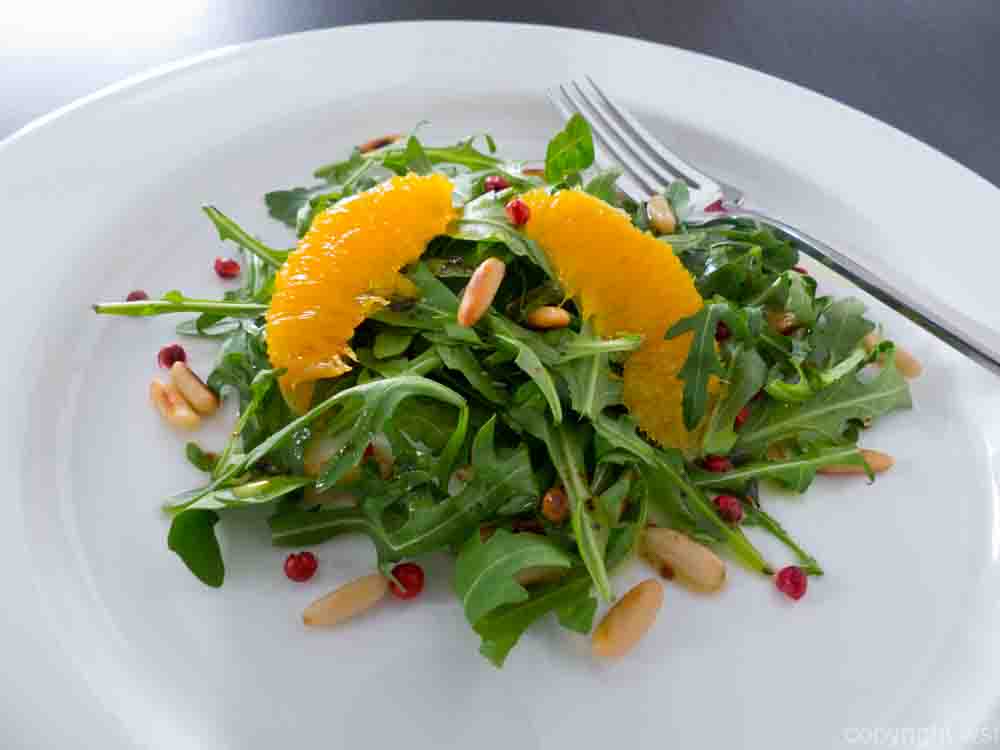 Arugula salad with oranges and pine nuts