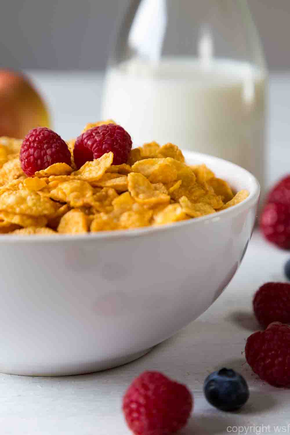 Cornflakes in a bowl