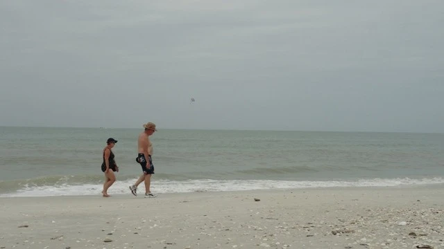 couple_stroll_Bonita_Bch_FL_edit