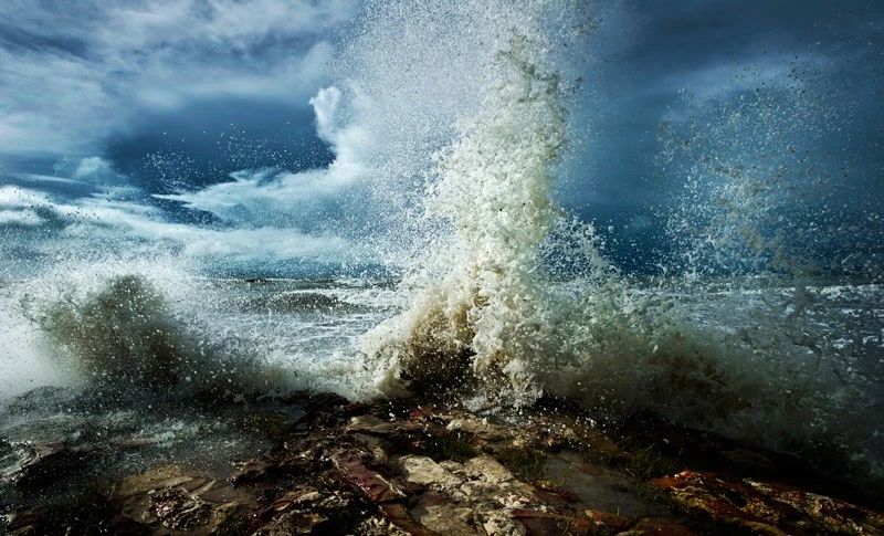 cyclone carlos