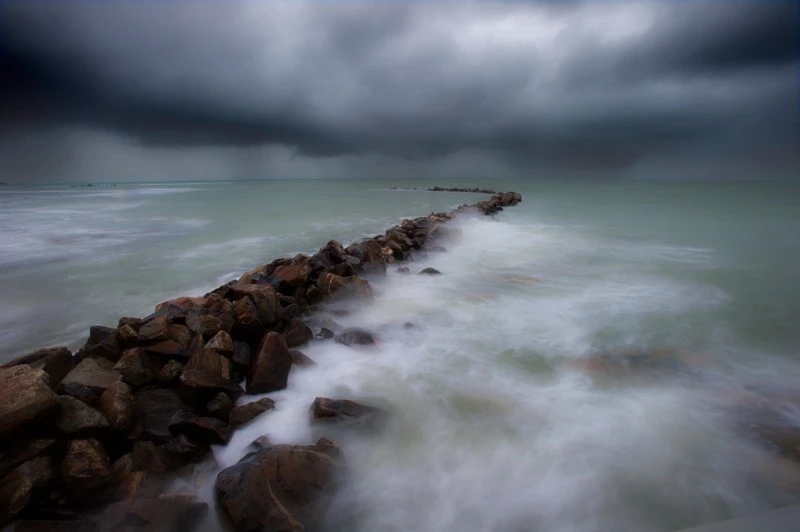 cyclone carlos
