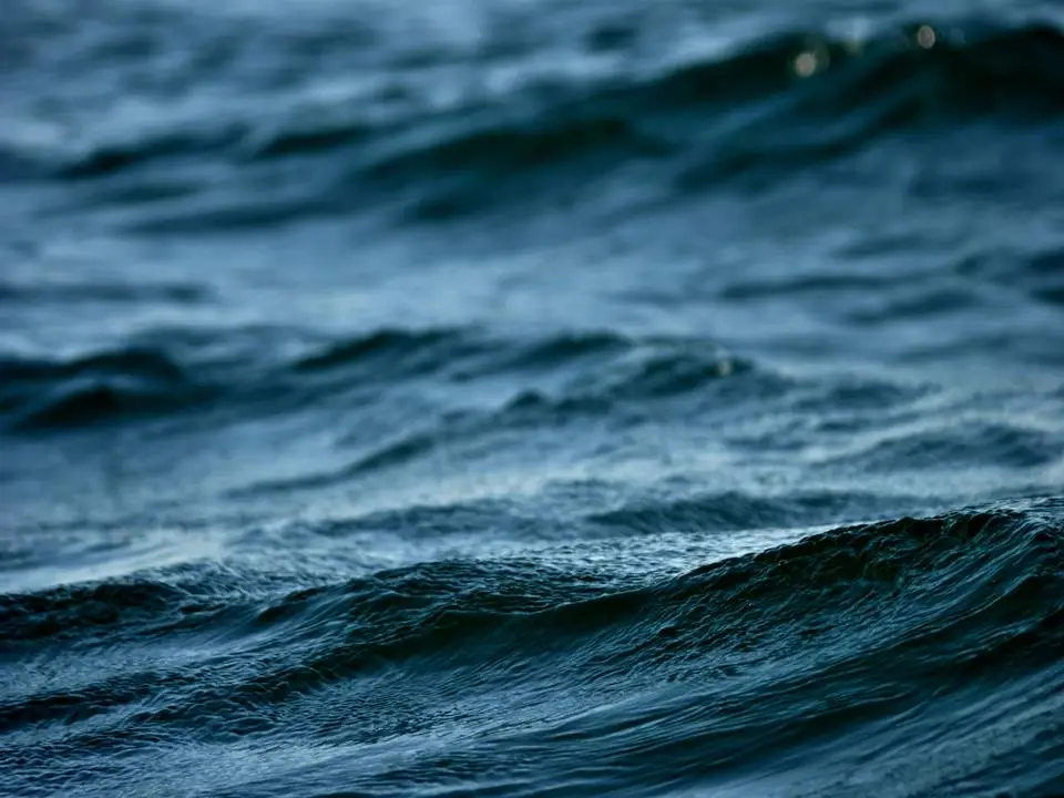 deep_surface_by_omani
