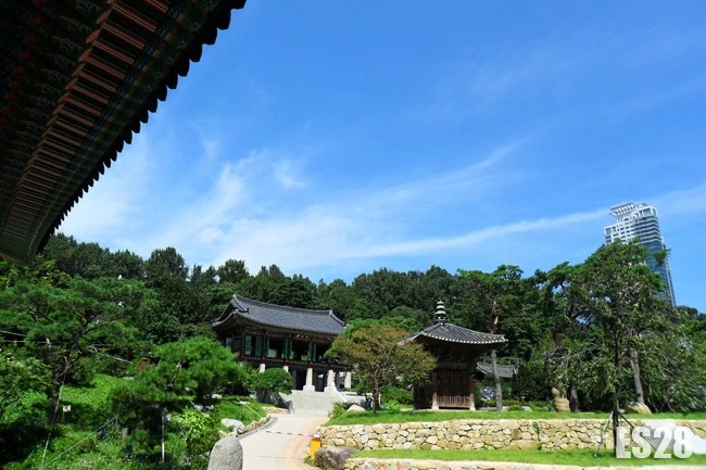 ES28] temple in a fine day