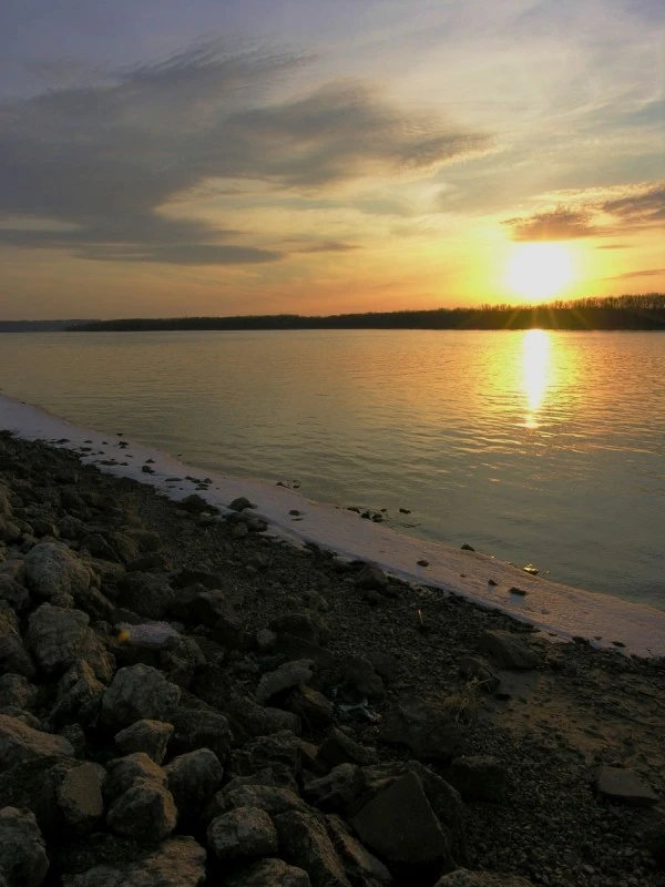 Late afternoon on the Mississippi.
