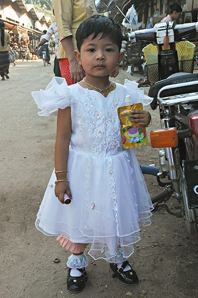 Little girl in Bagan