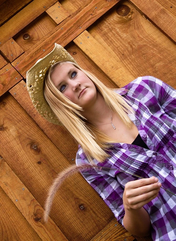 Megan-Spring portraits