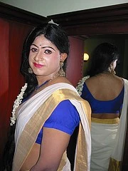 MEN_IN_SARI_12