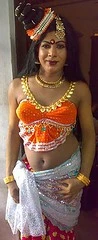 MEN_IN_SARI_13