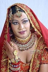 MEN_IN_SARI_2
