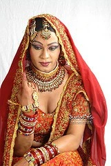 MEN_IN_SARI_3