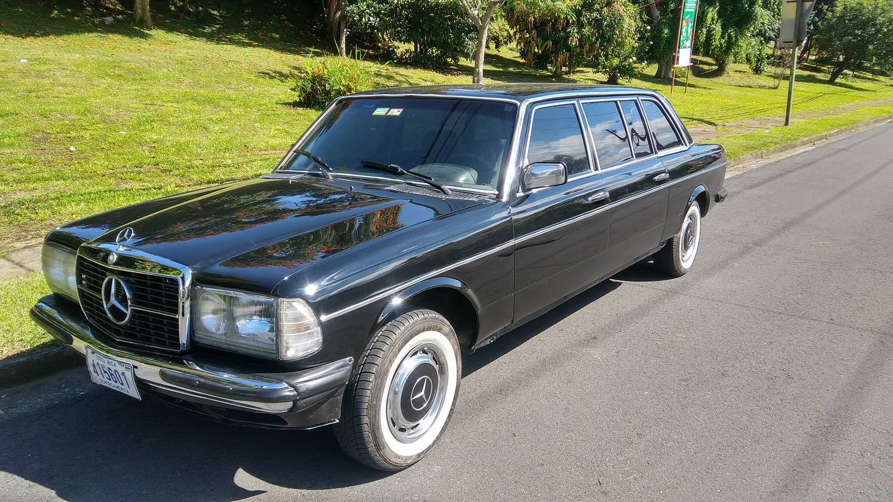 mercedes limousine costa rica w123