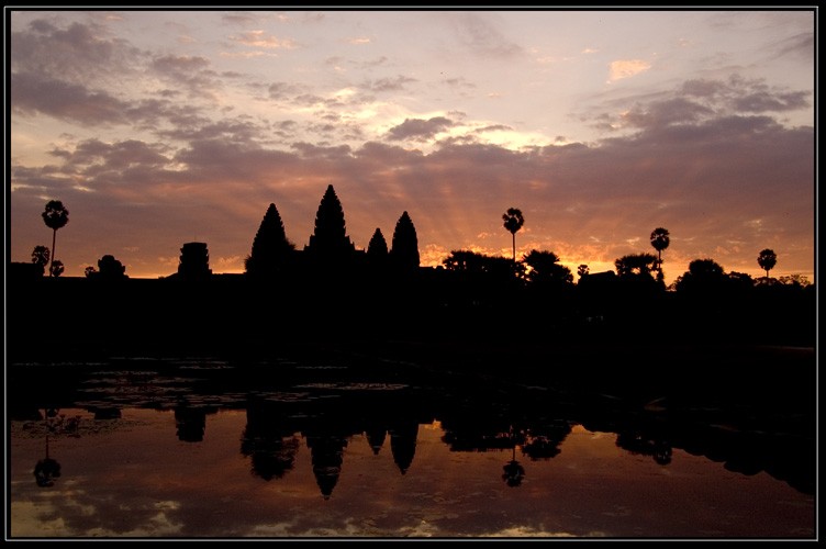 nov07photo03-Angkor Sunrise