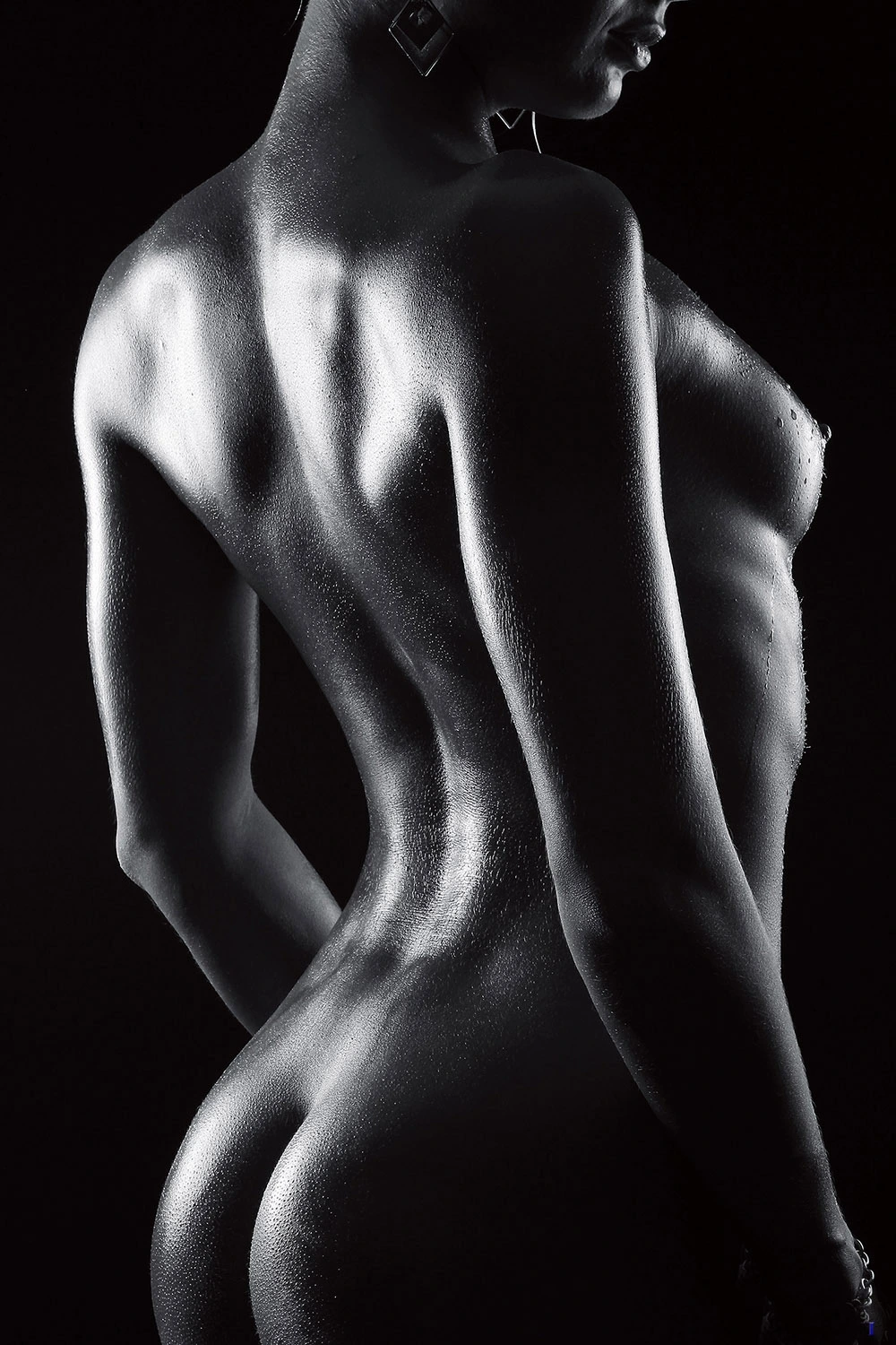 Nude girl - Black and White Body Lines