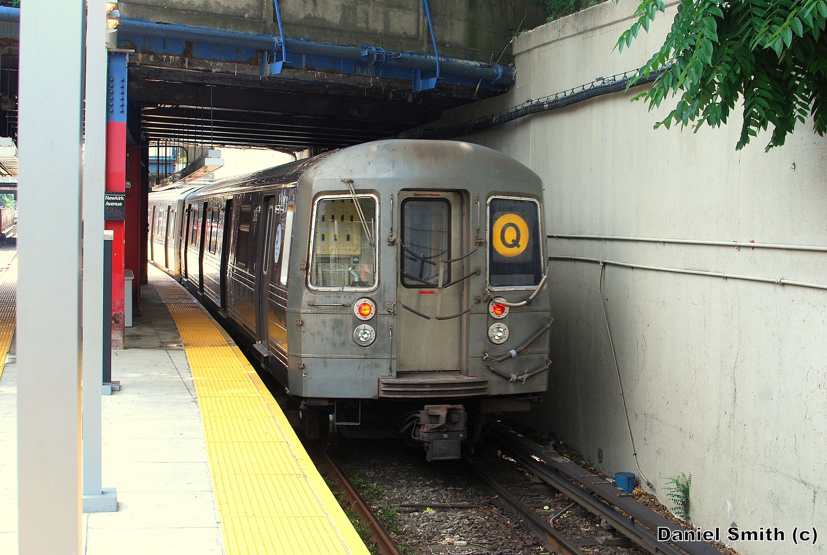 Q Train Leaves Newkirk Avenue