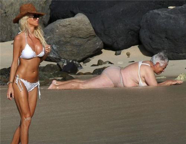 Funny-Fashion-Fail-beach-2.jpg