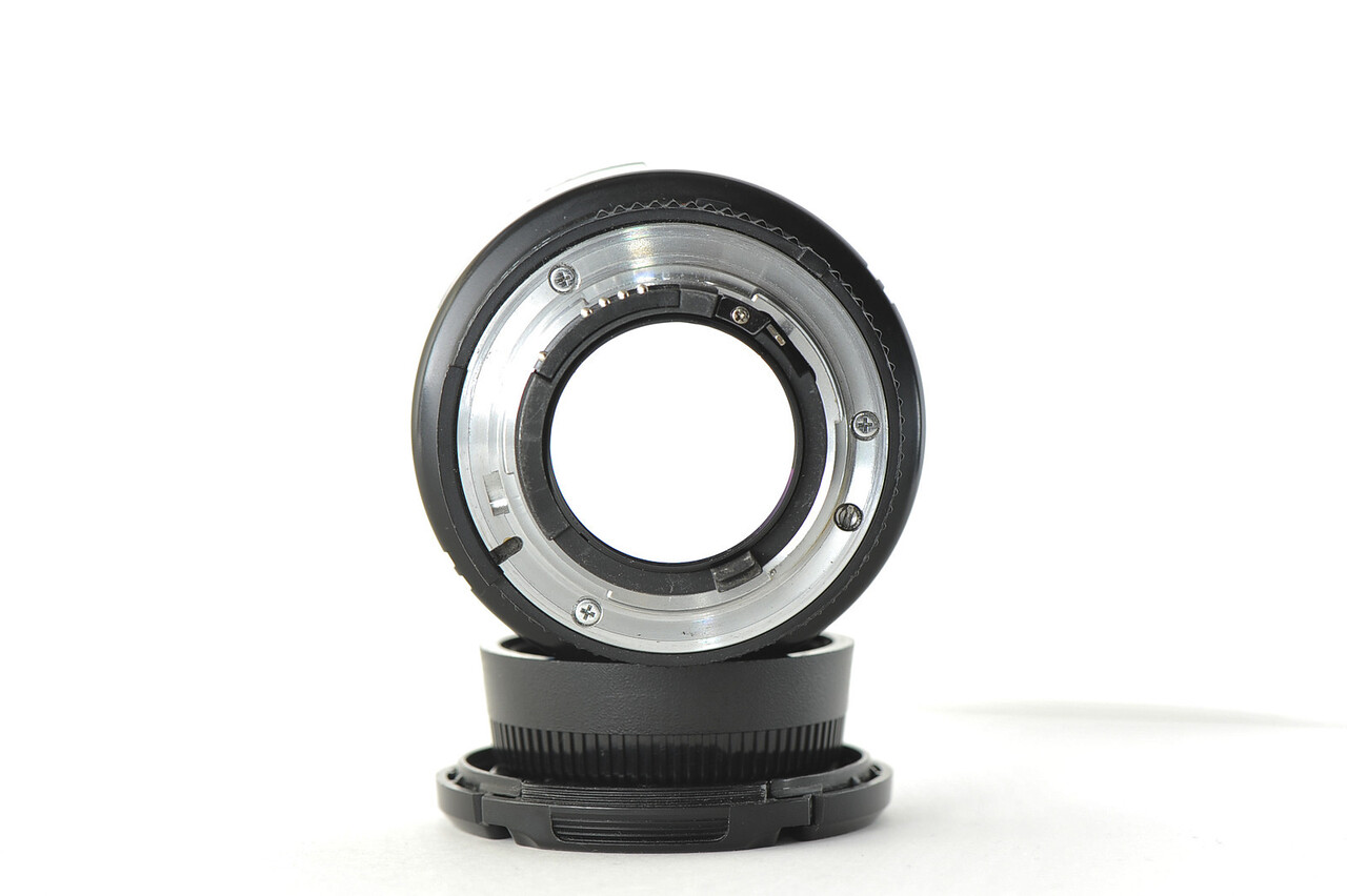 Nikon%2085mm%201.8-3-X2.jpg
