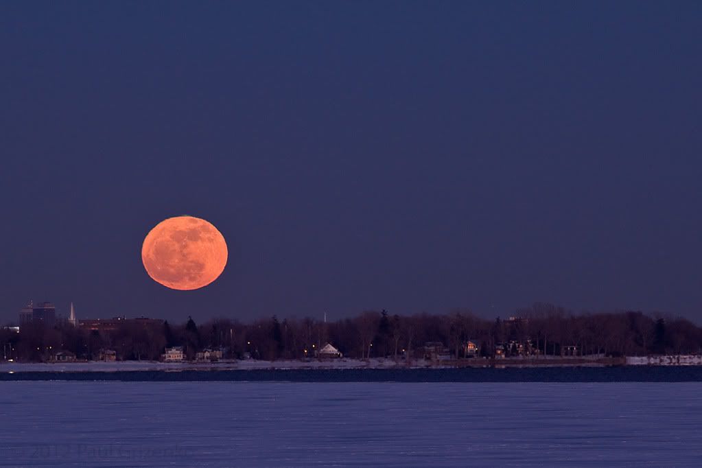Moonrise_v2_small_8bit_4343.jpg