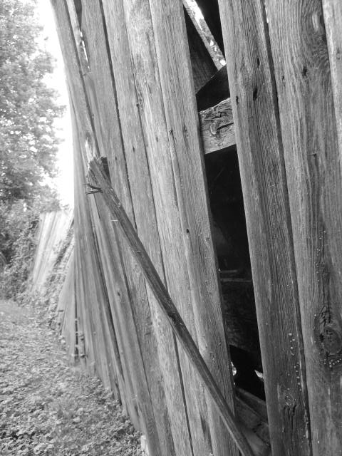 The_Fence_to_Nowhere_by_lepsrunner08.jpg