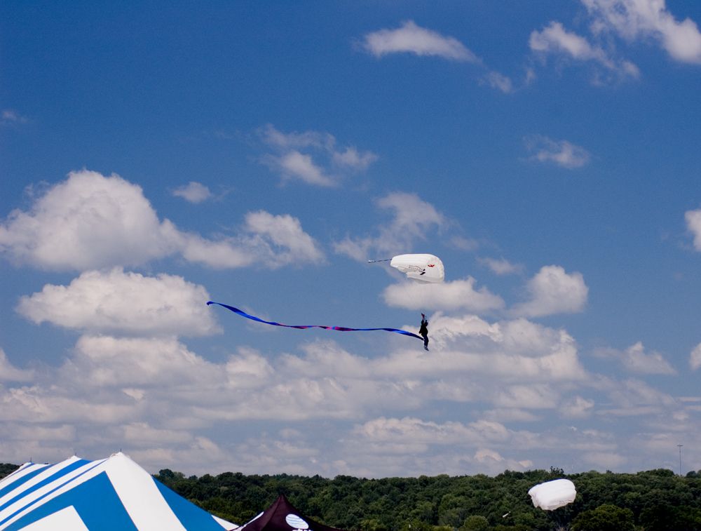 Skydiver004072206.jpg