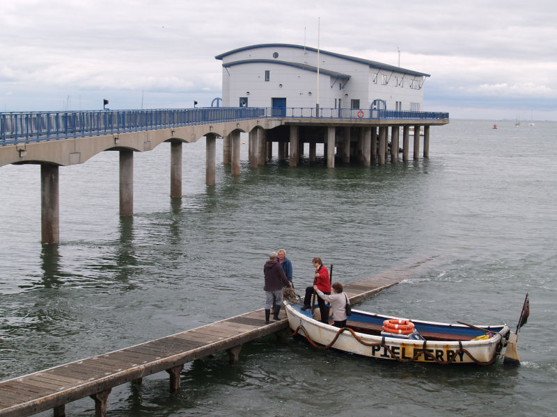 Roa%20Island%2C%20Piel%20Ferry.jpg