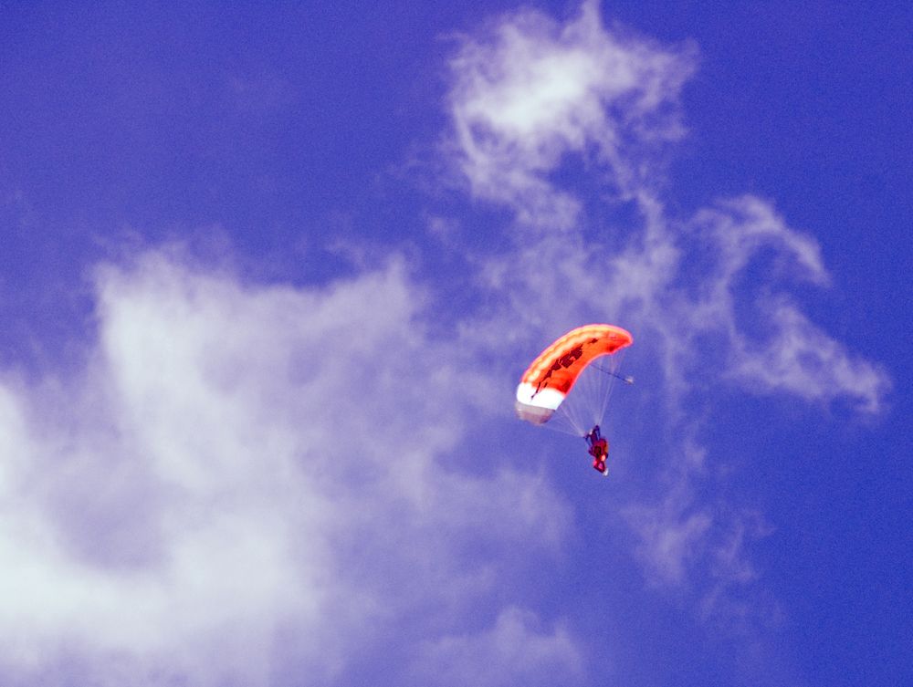 Skydiver001072206.jpg