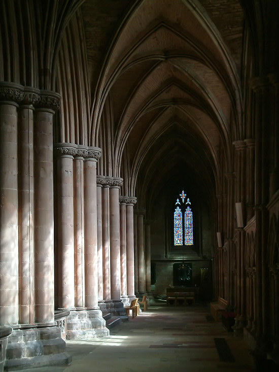 Carlisle%20Cathedral%2C%20s%20aisle.jpg