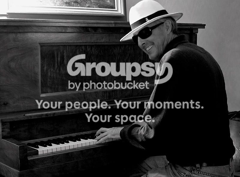 pianonman-bw.jpg