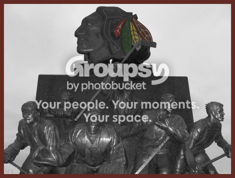 SelectivecoloredBlackhawksstatue.jpg