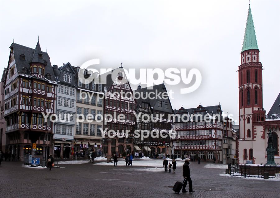 Germany-FrankfurtCourtyard.jpg