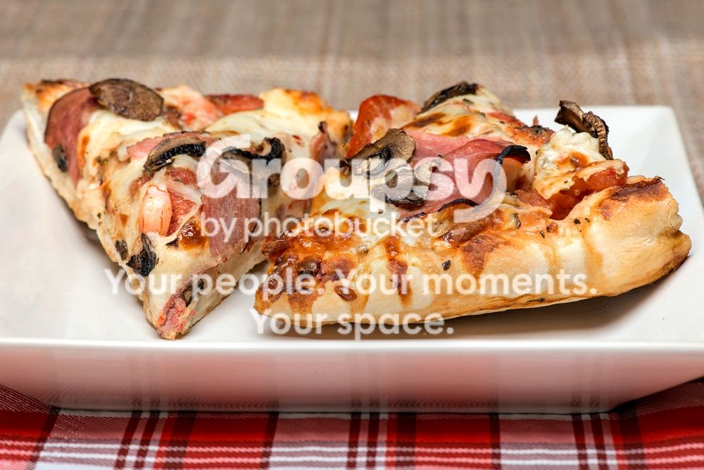 Pizza%20two%20slices_zpsqeo4njl8.jpg