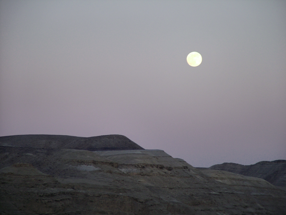 Moon_Rise_by_hotrocks22.png