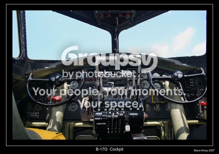 B-17G-cockpit-196.jpg