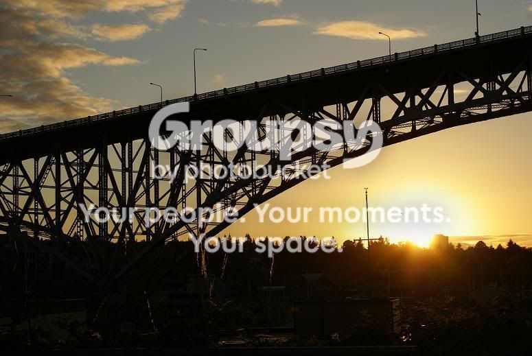 DSC01428-SunriseBridgea.jpg