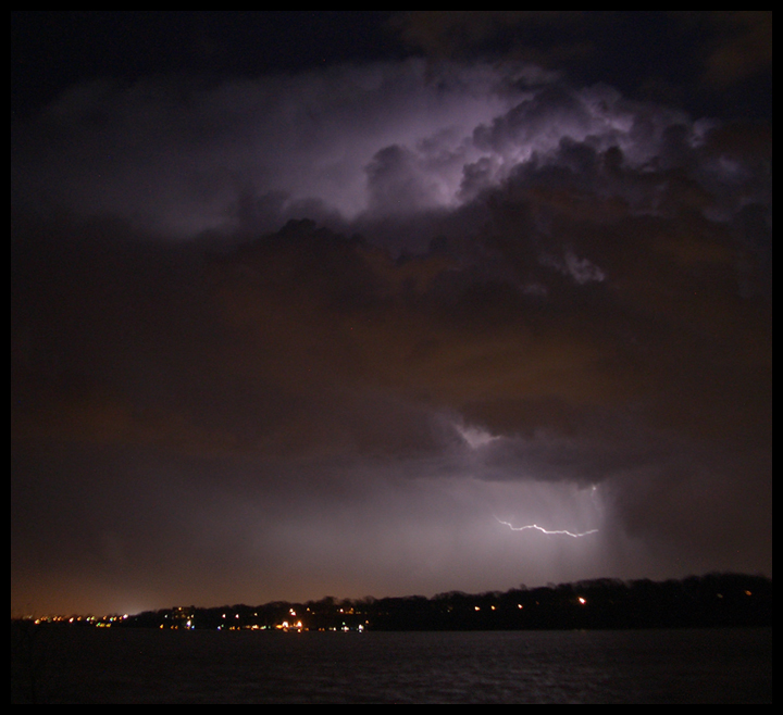 Lightning_by_pbialk.jpg