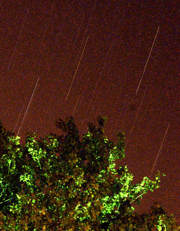 Star_Trail_by_listoman.jpg