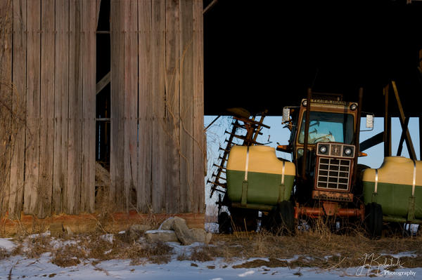Tractor_2_by_Fullmoonphotography.jpg