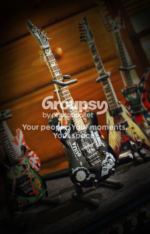 Mini-Guitars-1.jpg