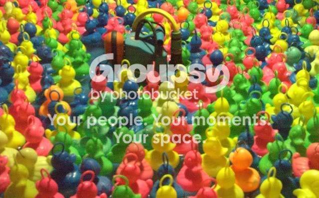 RubberduckieseverywhereWeeee.jpg