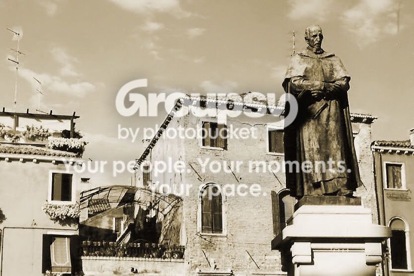 StatueinItaly.jpg